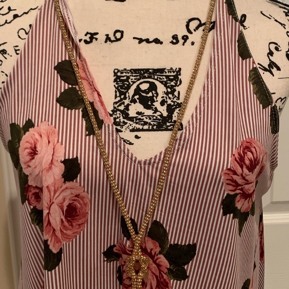 First Love top , stretchy , handkerchief hem  removable necklace  Poly spandex L - Picture 2 of 5